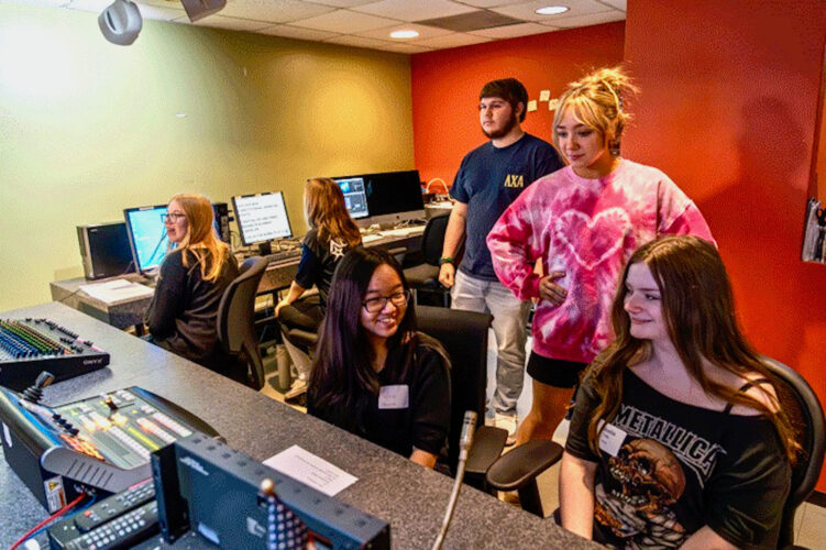 Marietta College students help local kids explore job options